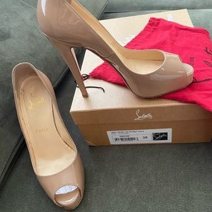 Christian Louboutin Very Prive Nude patent heels